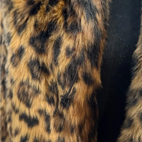 JCREW LEOPARD PRINT FAUX FUR COAT ♥︎
• 90’S VIBES • GRUNGE • VINTAGE • - Picture 8 of 10